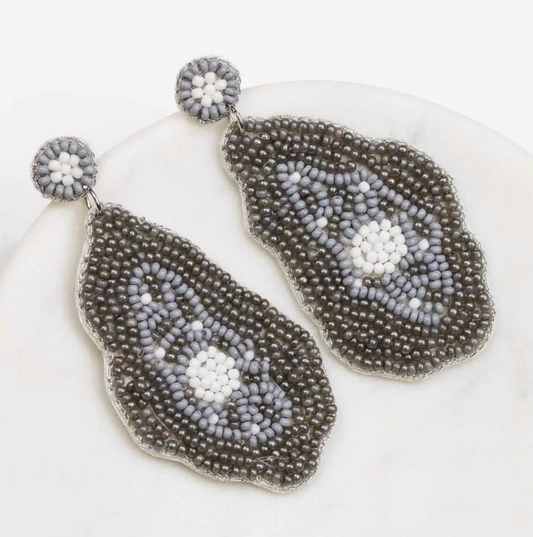 OYSTER BEADED EARRINGS GRAY CREAM 2.5