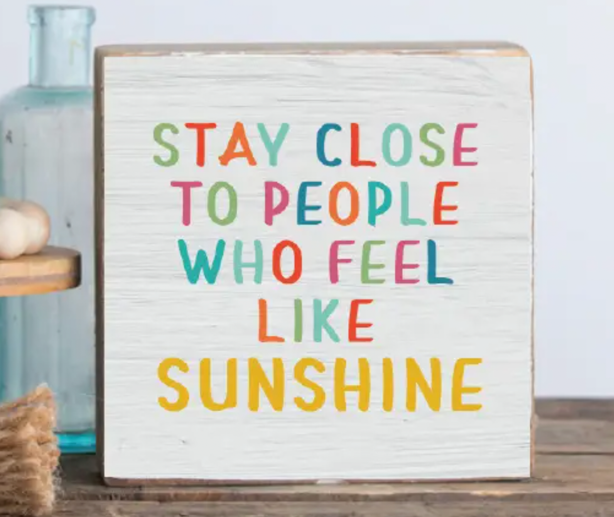 STAY CLOSE TO SUNSHINE SQUARE TWINE SIGN