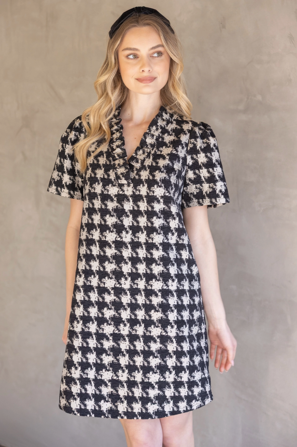 HOUNDSTOOTH VELVET RUFFLE V NECK SHIRT DRESS BLACK