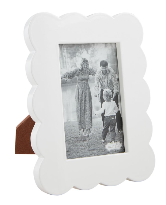 SMALL SCALLOPED LACQUER FRAMES
