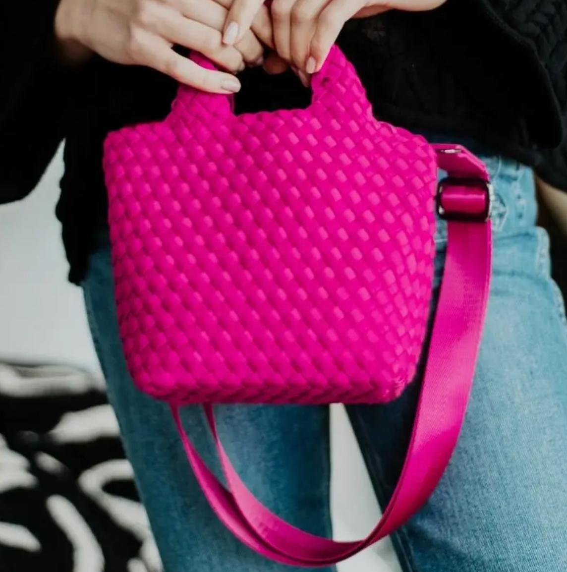 BUCKET WOVEN BAG