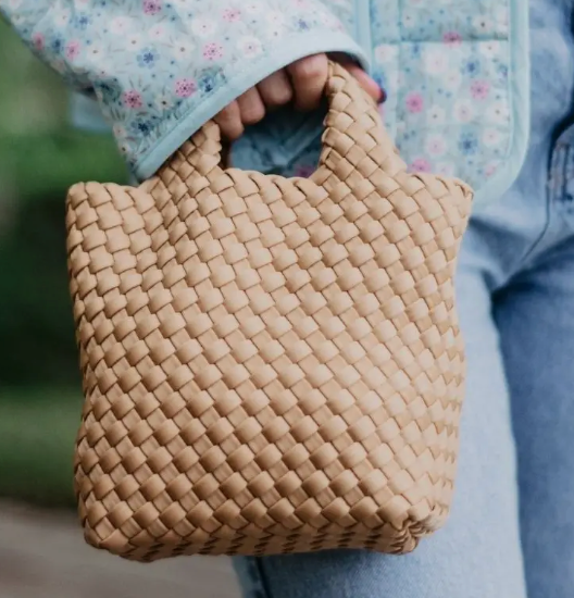 BUCKET WOVEN BAG
