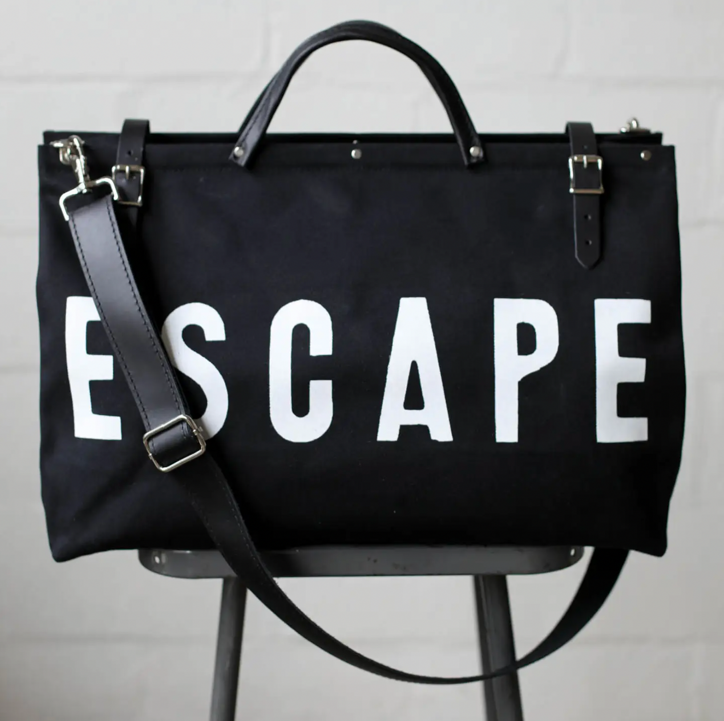 ESCAPE CANVAS UTILITY BAG WITH SHOULDER STRAP