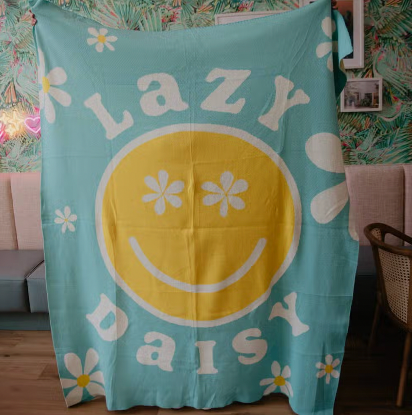 LAZY DAISY OVERSIZED BLANKET