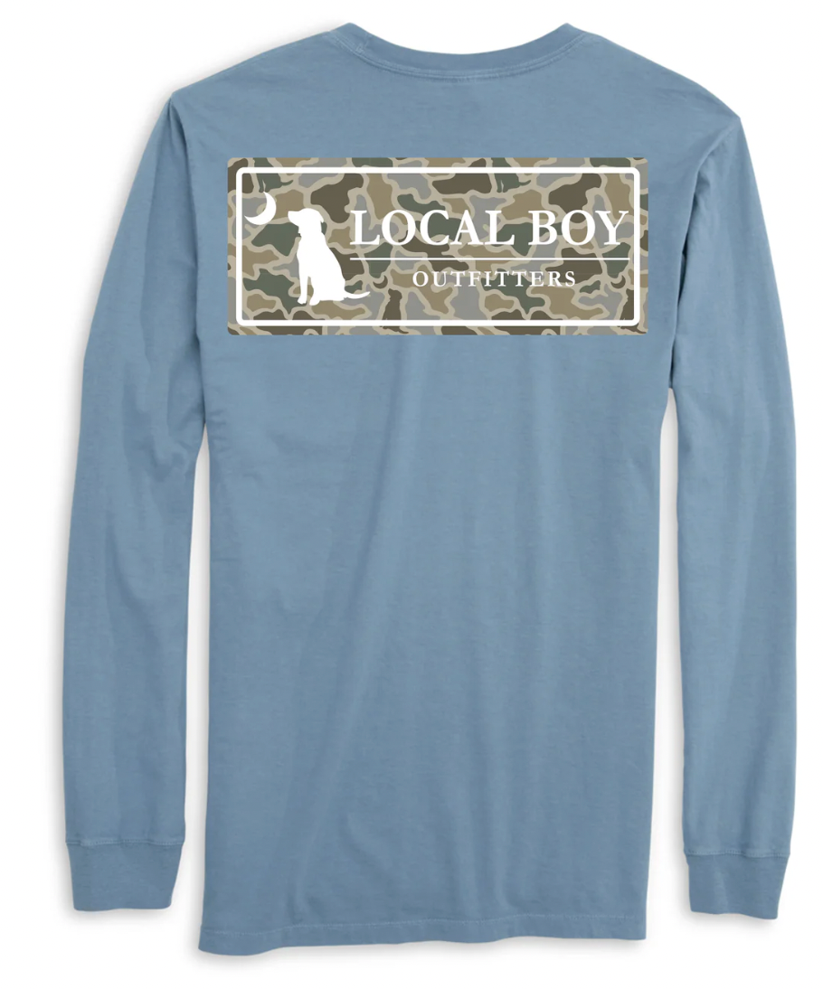 LOCAL BOY OUTFITTERS SAND DOG & MOON PLATE LS TEE SLATE