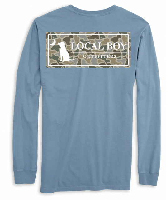 LOCAL BOY OUTFITTERS SAND DOG & MOON PLATE LS TEE SLATE