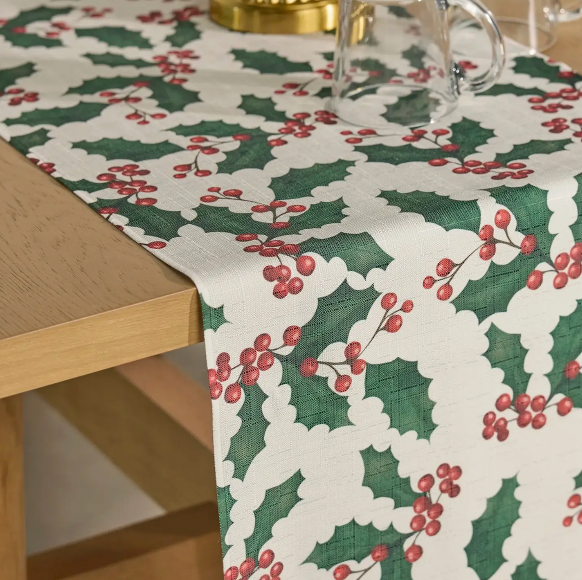 HOLLY DAYS TABLE RUNNER 16" X 60"