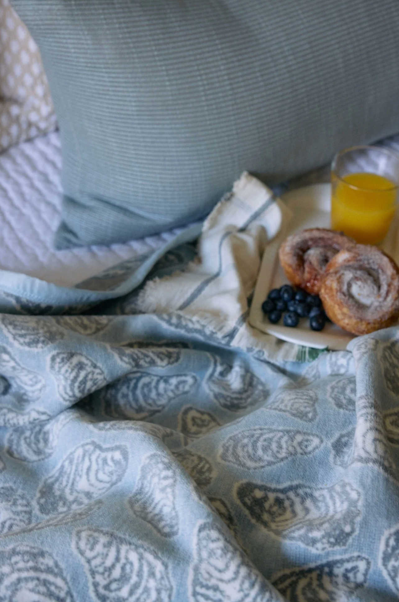 CHAPPY WRAP HALF SHELL BLANKET