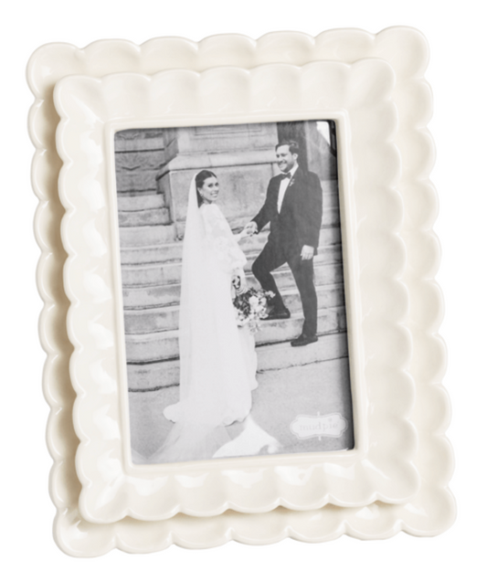LARGE SCALLOPED FRAME