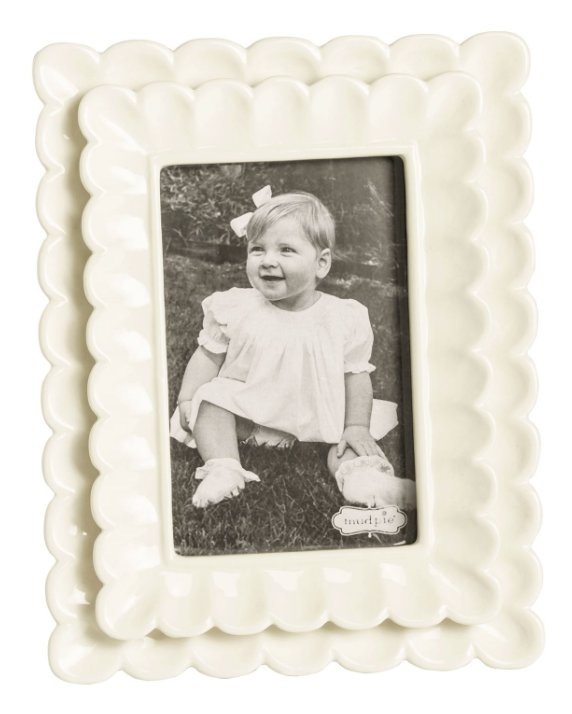 SMALL SCALLOPED FRAME