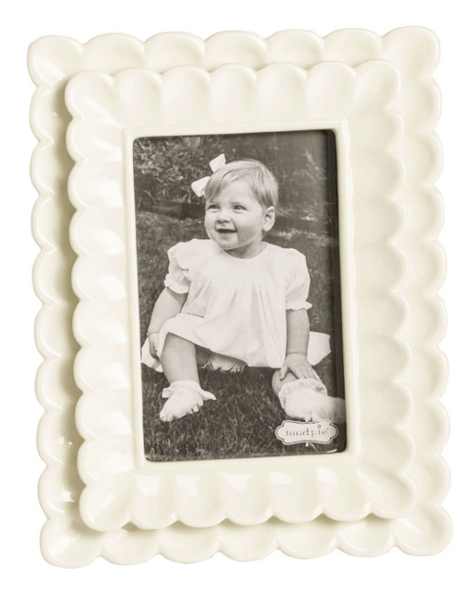SMALL SCALLOPED FRAME