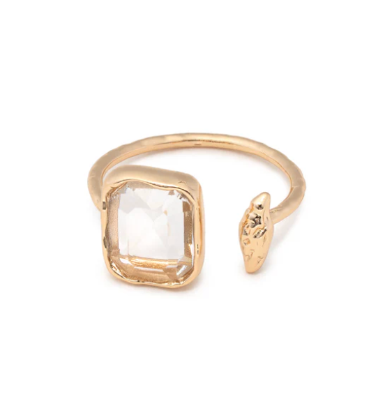 CLARA HAMMERED GOLD RING WITH CLEAR CENTER STONE