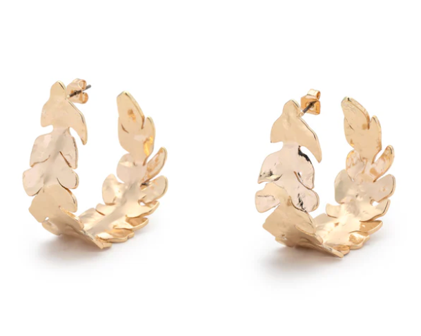 AVREY GOLD HAMMERED HOOP WITH LEAF DETAIL 1"