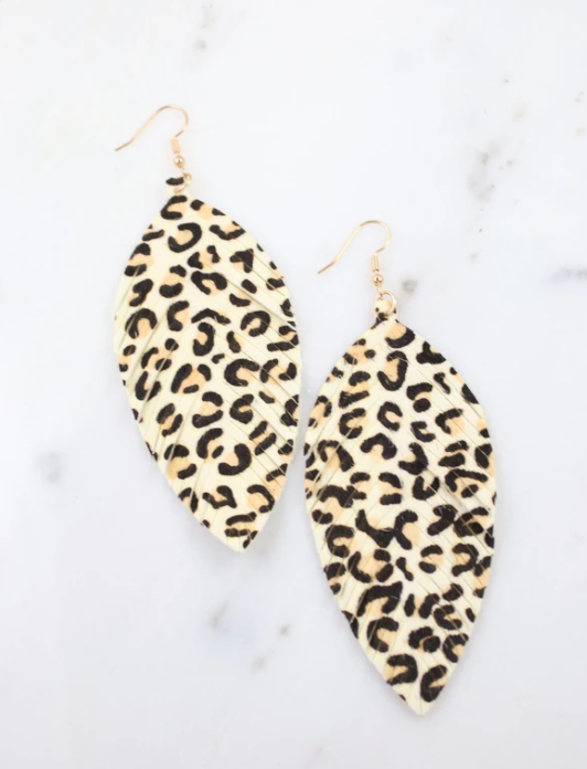 ANIMAL FEATHER EARRING IVORY
